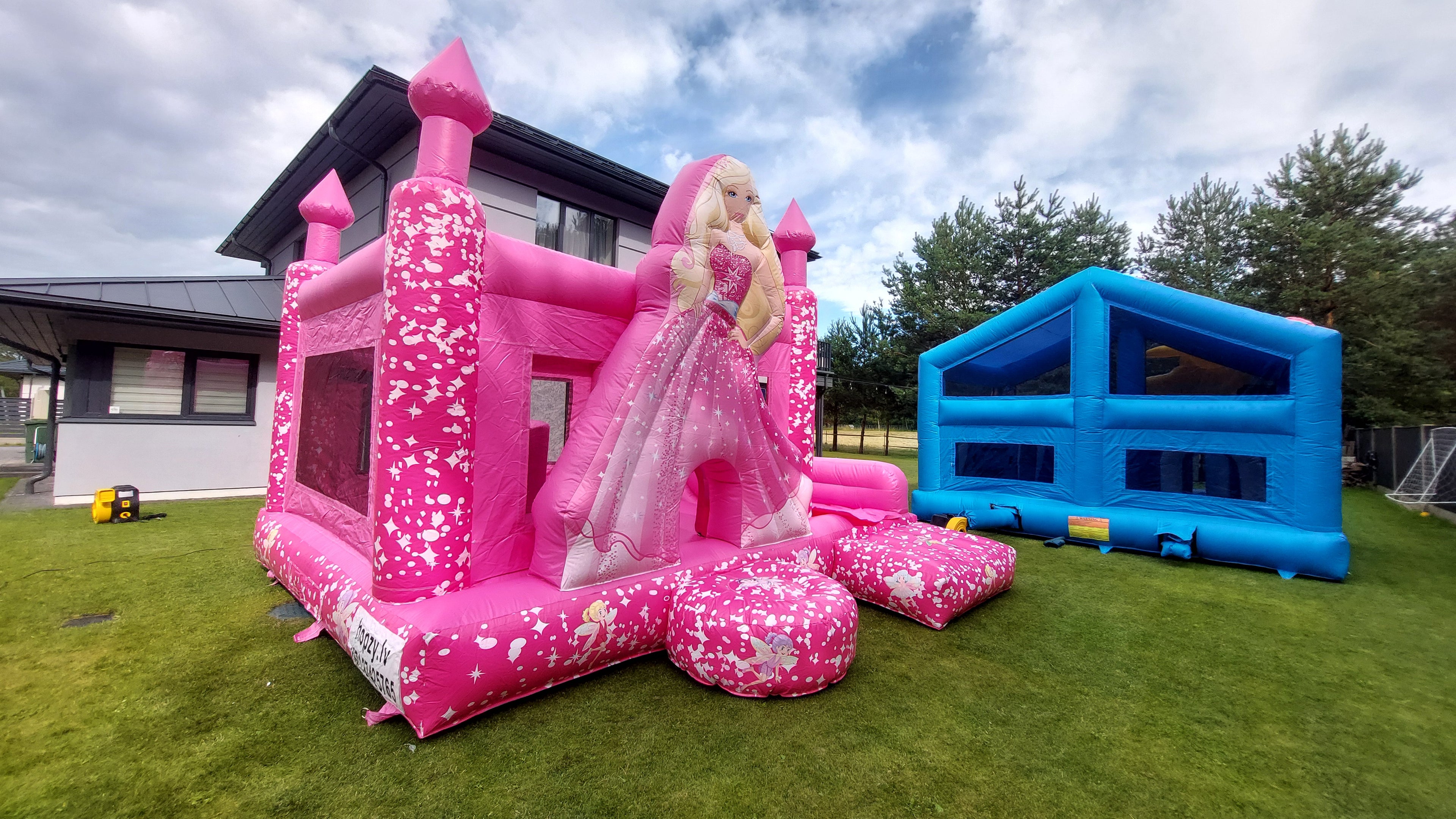 Pink Princess – Princešu piepūšamā atrakcija noma | Hopzy.lv