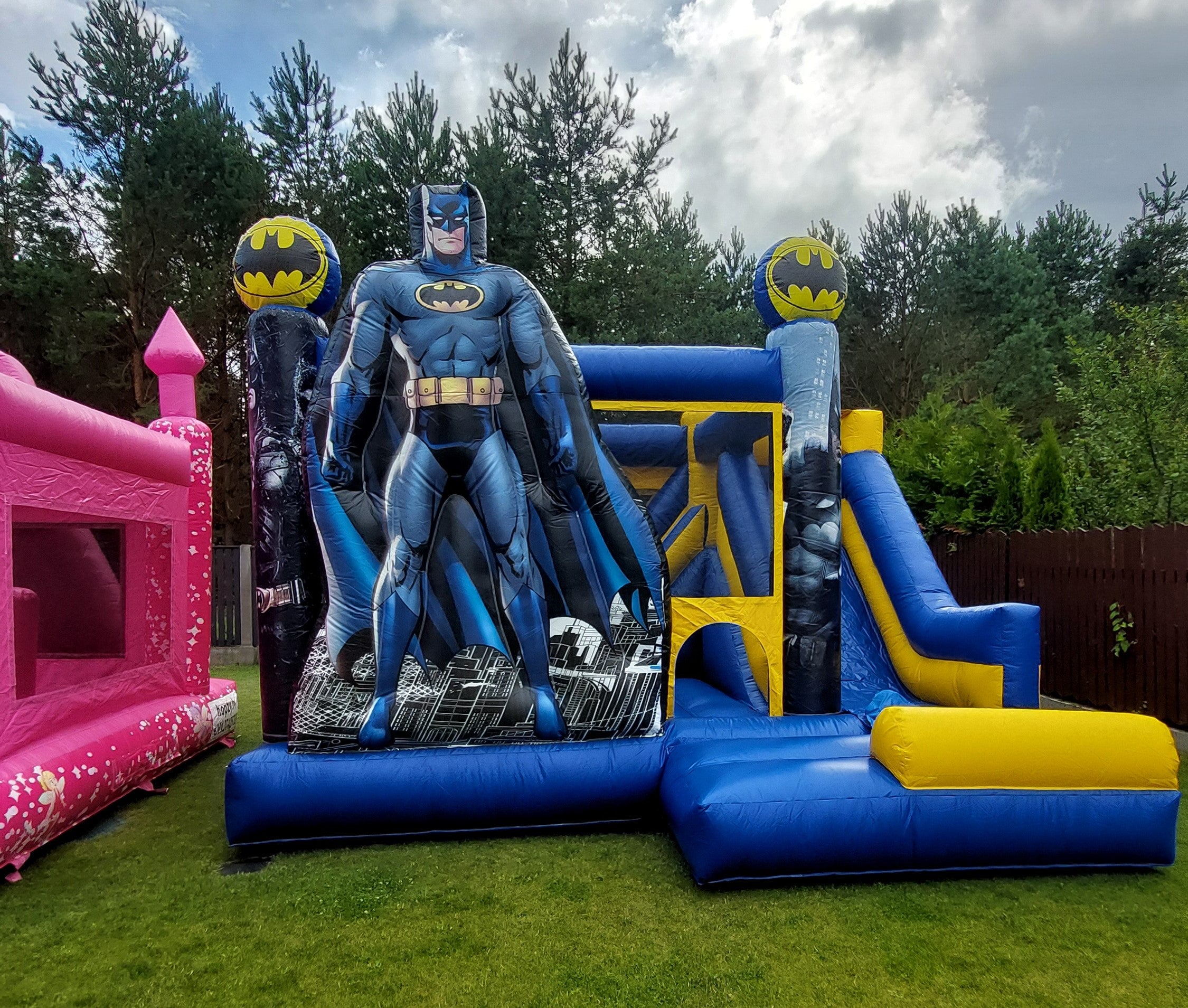 Night Hero – Supervaroņu piepūšamā atrakcija noma | Hopzy.lv