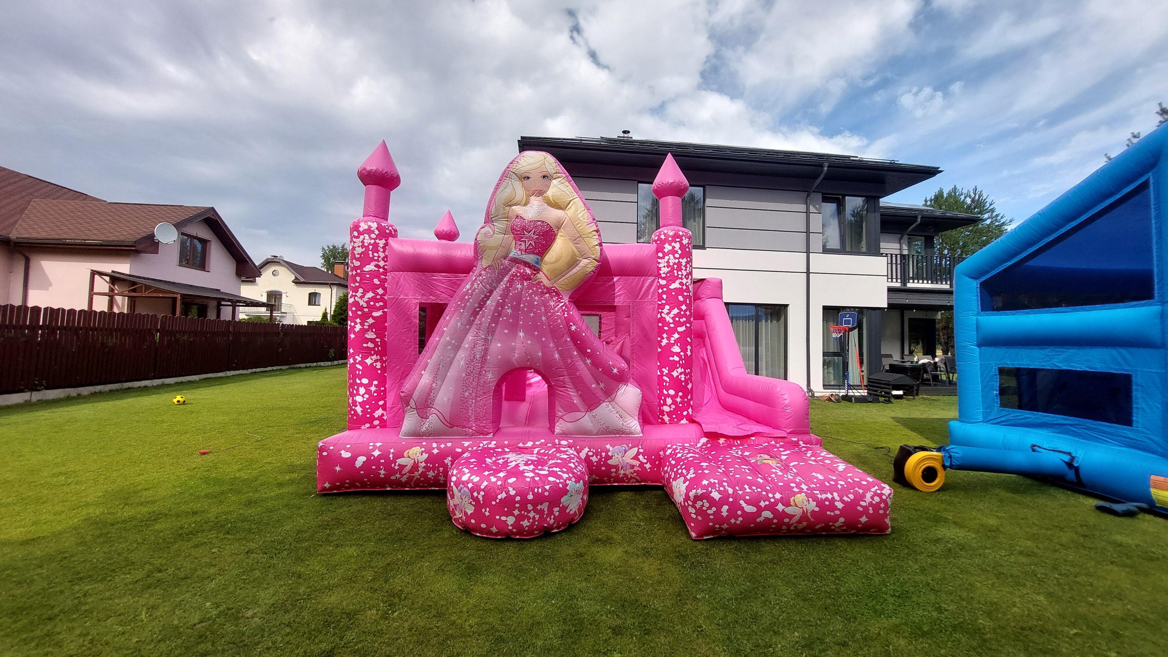 Pink Princess – Princešu piepūšamā atrakcija noma | Hopzy.lv