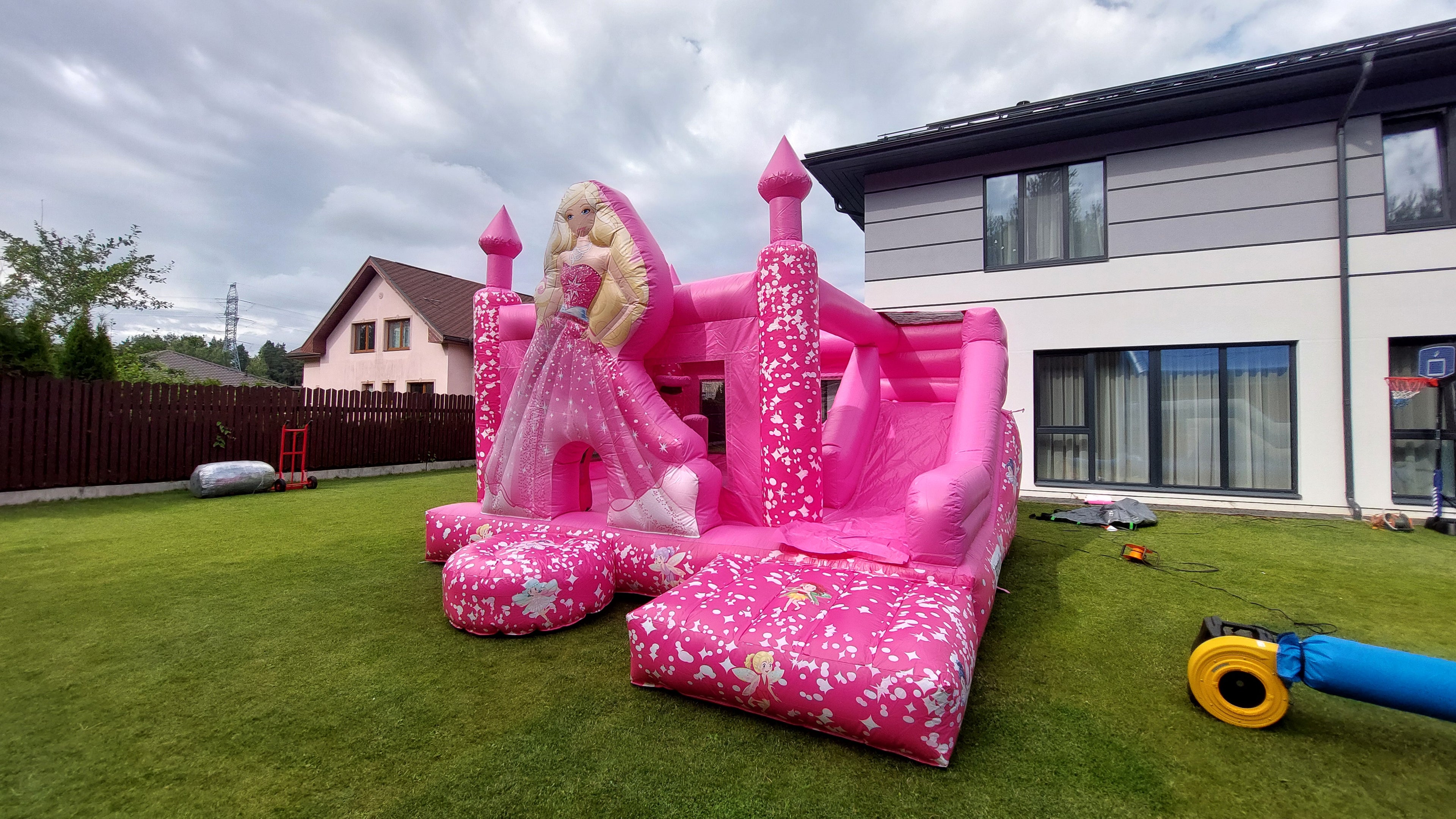 Pink Princess – Princešu piepūšamā atrakcija noma | Hopzy.lv